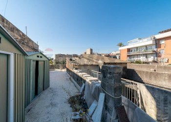 Edificio all\'aperto - Casa indipendente Via Pietro Abbadessa
 
17, Catania - foto 37