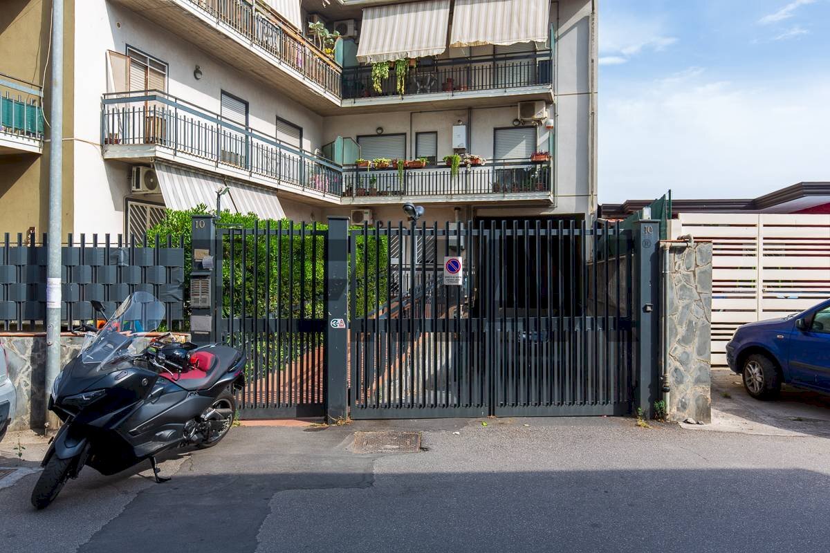 Edificio all\'aperto - Trilocale Via Antonino Tripoli
 
10, Camporotondo Etneo - foto 1