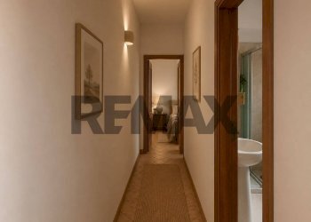 Hall / corridoio - Apartment Via Vittorio Emanuele II
 
48, Viagrande - photo 4