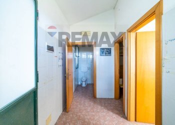 Hall / corridoio - Locale Commerciale Via Cisterna Due Bocche
8, Acireale - foto 16