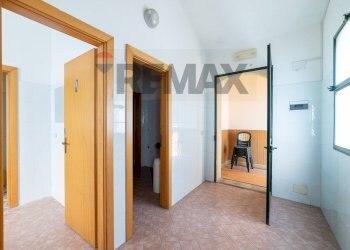 Hall / corridoio - Locale Commerciale Via Cisterna Due Bocche
8, Acireale - foto 21