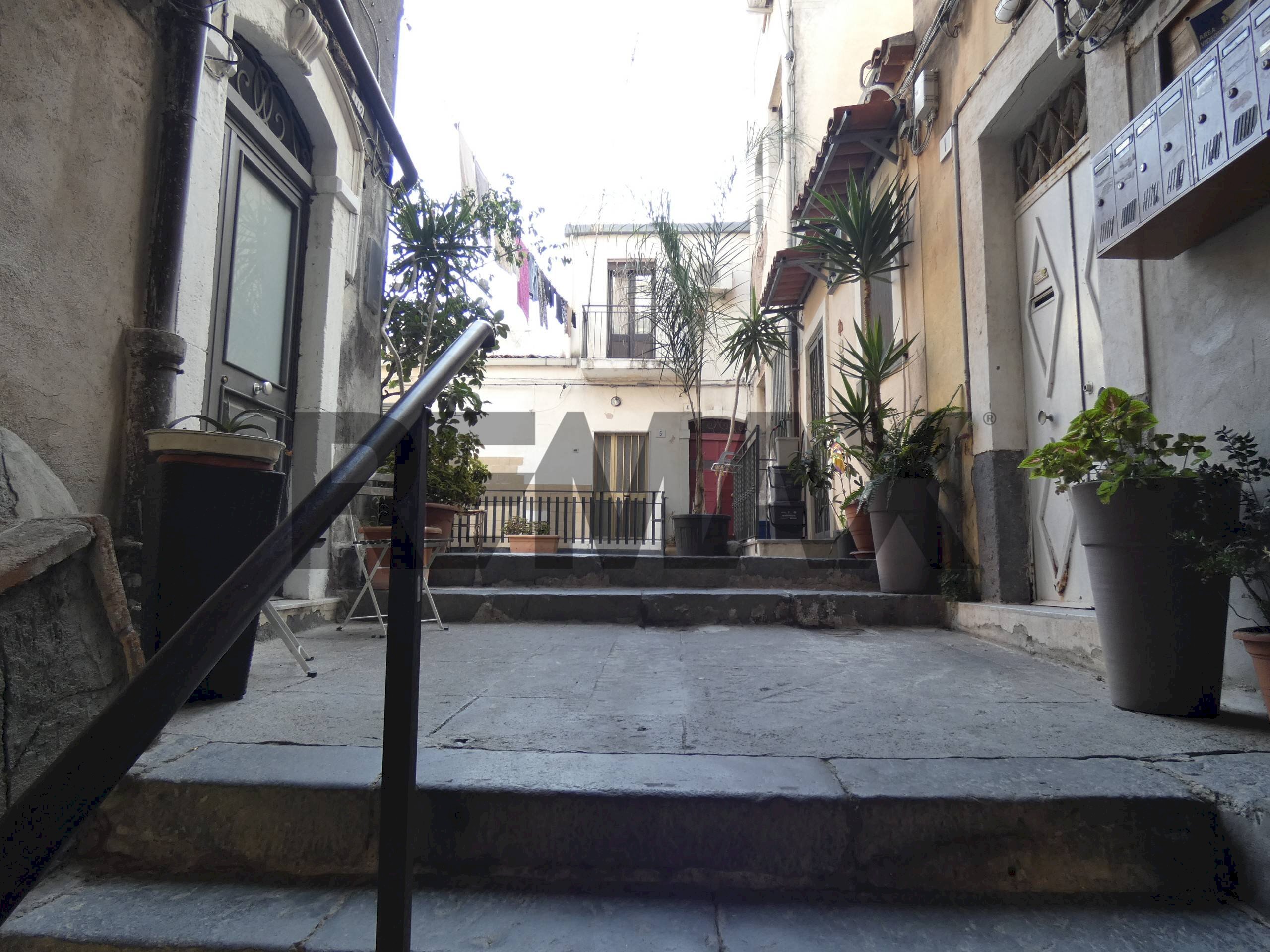 Edificio all\'aperto - Trilocale Via Grimaldi
29, Catania - foto 2
