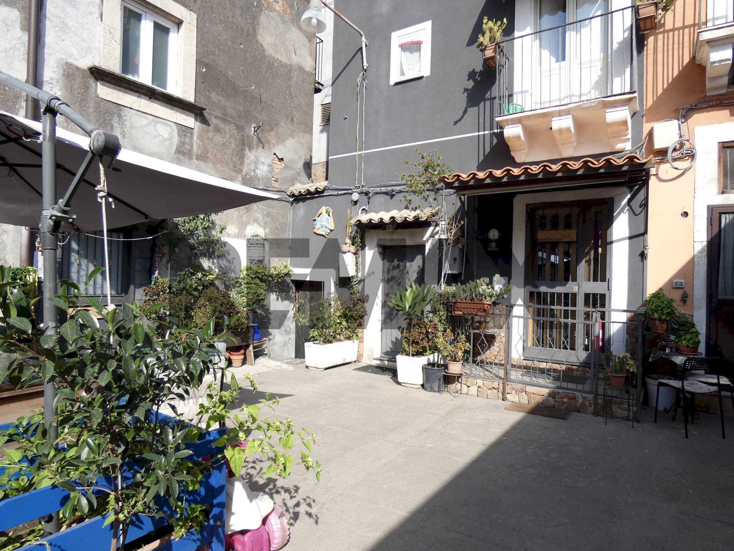 Edificio all\'aperto - Trilocale Via Grimaldi
29, Catania - foto 3