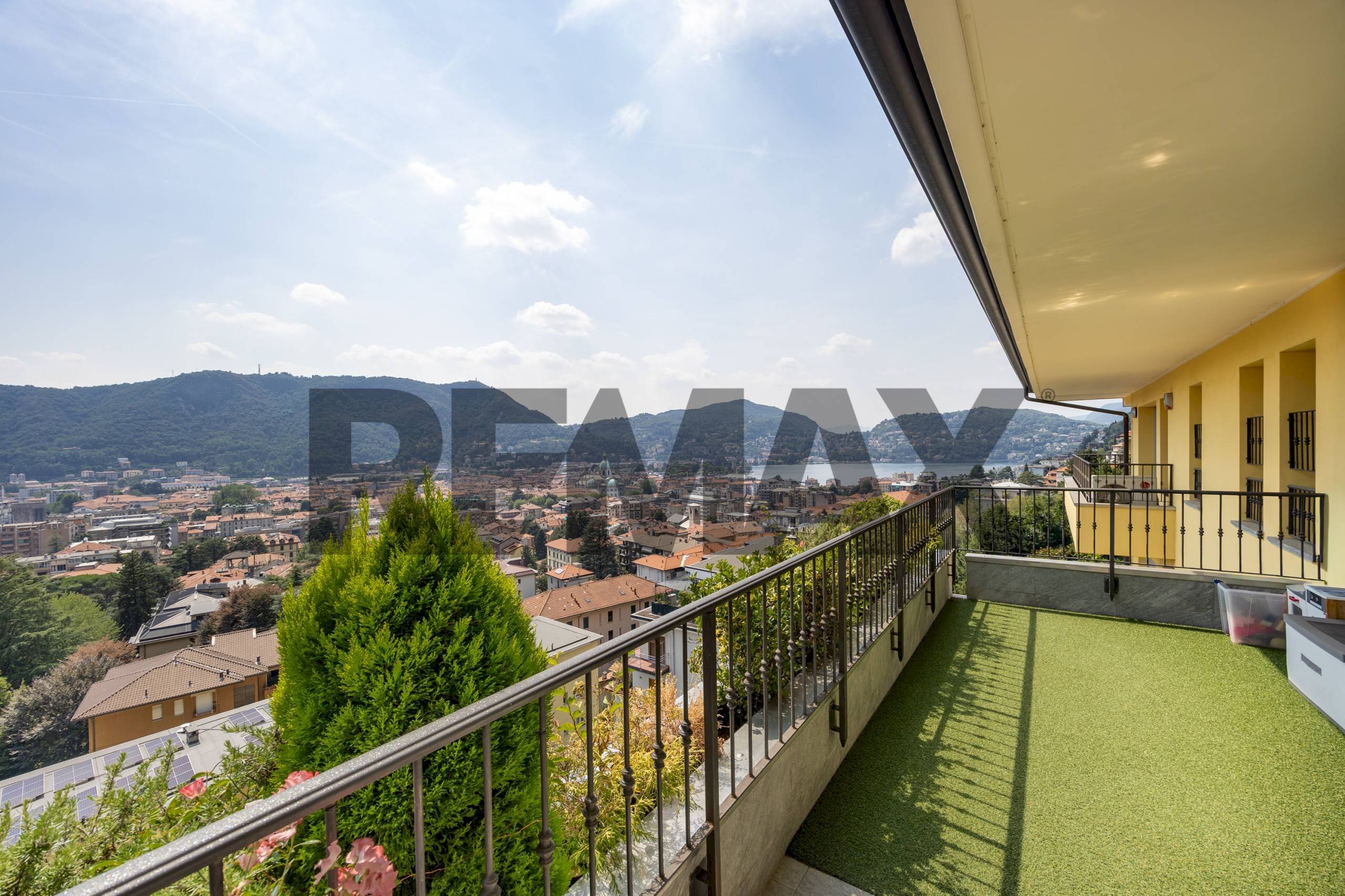 Balcone - Trilocale Via Francesco Crispi
 
43, Como - foto 1