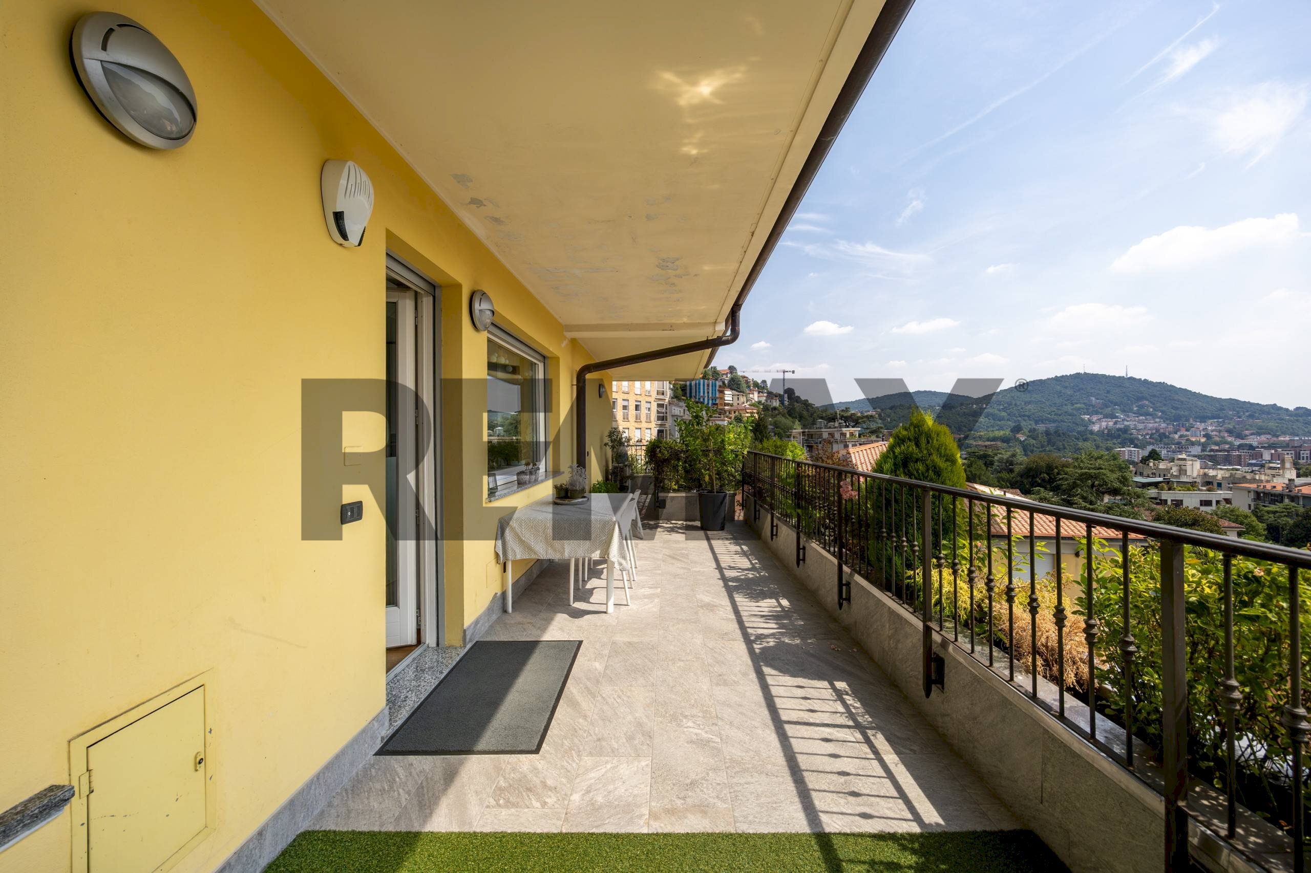 Balcone - Trilocale Via Francesco Crispi
 
43, Como - foto 2