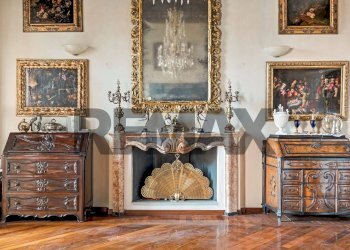 Il camino nella sala da pranzo - Villa Via Borghetto
 
11, Piacenza - foto 10