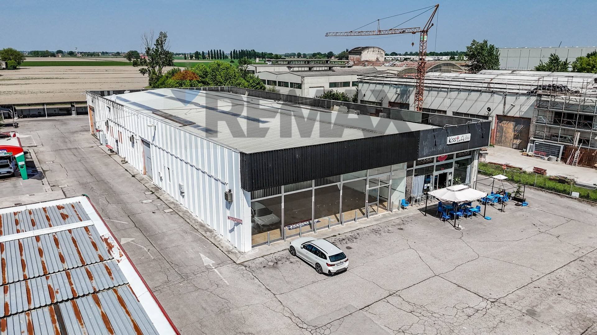 Edificio all\'aperto - Commercial Premises Via Statale
 
228, Terre del Reno - photo 1