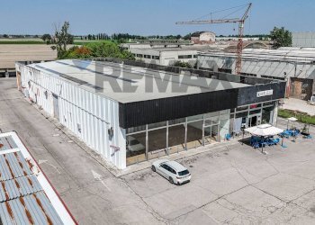 Edificio all\'aperto - Commercial Premises Via Statale
228, Terre del Reno - photo 1