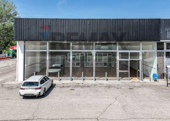 Edificio all\'aperto - Commercial Premises Via Statale
228, Terre del Reno - photo 2