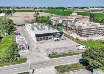 Edificio all\'aperto - Commercial Premises Via Statale
228, Terre del Reno - photo 3