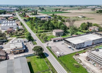 Edificio all\'aperto - Commercial Premises Via Statale
228, Terre del Reno - photo 4