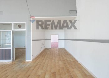 Hall / corridoio - Commercial Premises Via Statale
228, Terre del Reno - photo 21