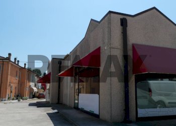 Edificio all\'aperto - Commercial Premises Via Tassinari
2, Mesola - photo 2