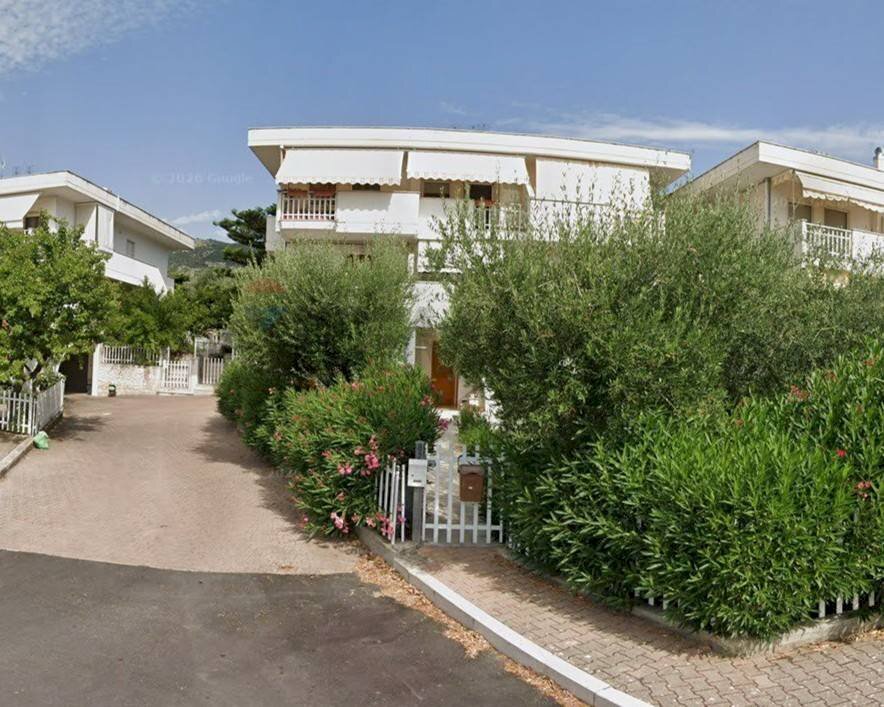 Edificio all\'aperto - Four-room apartment Viale dell'Emigrante
 
82, Mattinata - photo 1