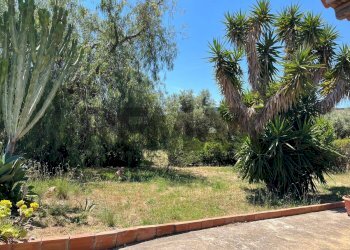 Giardino - Villa Via Garda
 
9, Melilli - foto 4