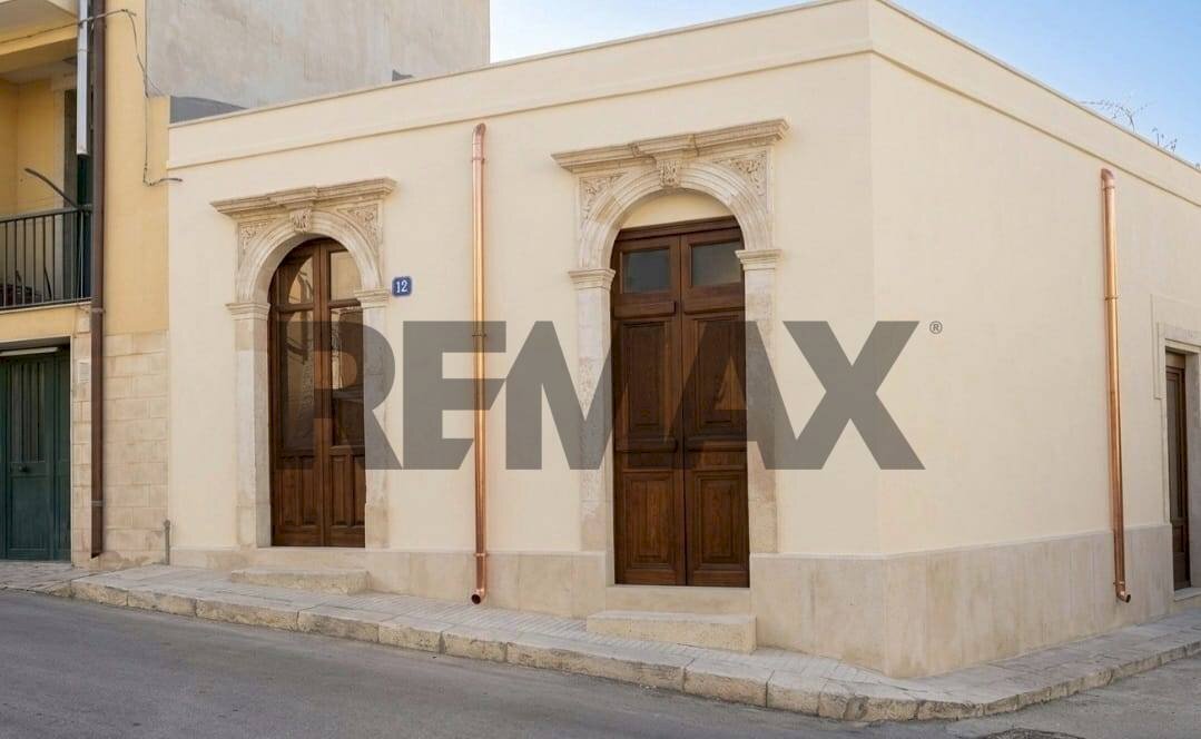 Edificio all\'aperto - Casa indipendente via regina margherita
 
34, Pachino - foto 1