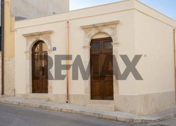 Edificio all\'aperto - Casa indipendente via regina margherita
 
34, Pachino - foto 1