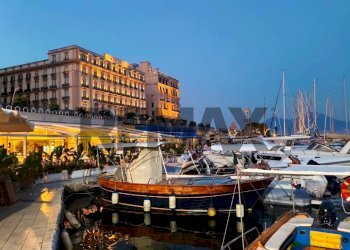 Edificio all\'aperto - Attività Commerciale Via Luculliana
2, Napoli - foto 12