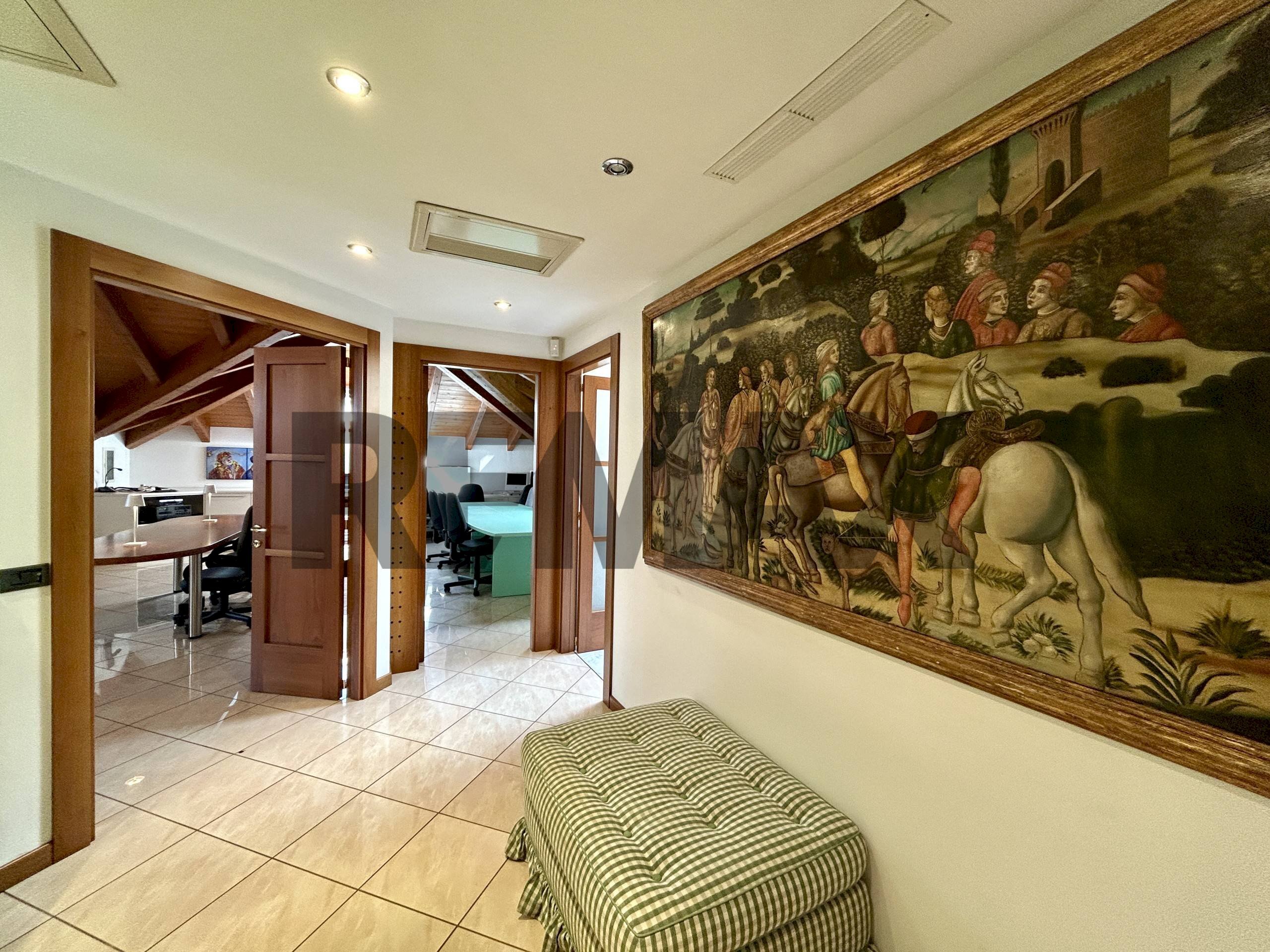 Hall / corridoio - Commercial Premises via Giorgio Oprandi
2, Lovere - photo 2