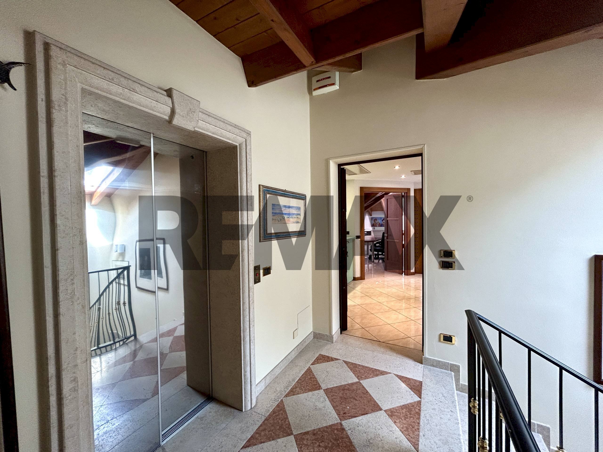 Hall / corridoio - Commercial Premises via Giorgio Oprandi
2, Lovere - photo 3