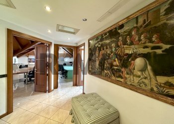 Hall / corridoio - Commercial Premises via Giorgio Oprandi
2, Lovere - photo 2