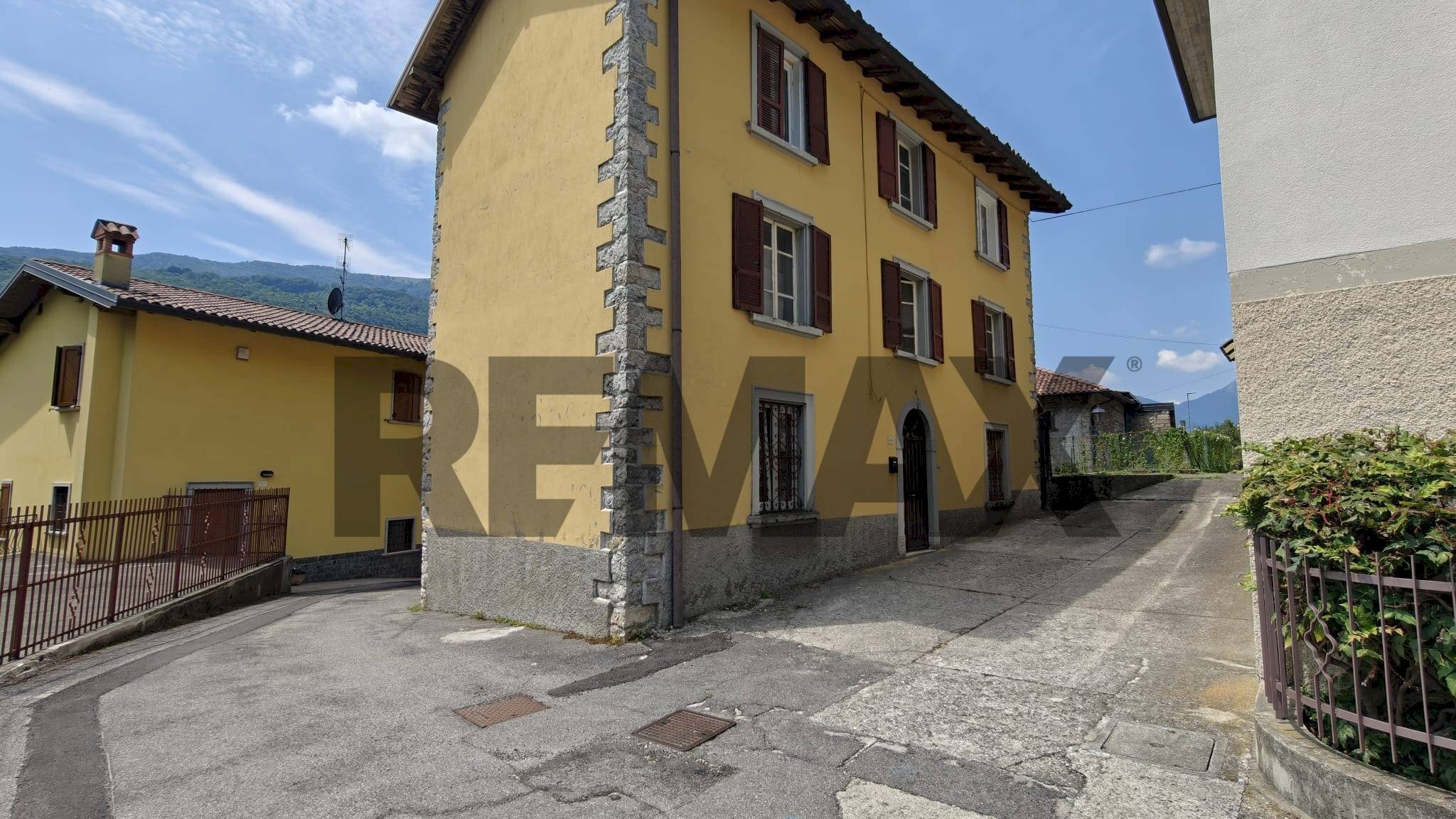 Edificio all\'aperto - Casa indipendente via Partigiani
 
60, Capizzone - foto 1
