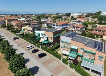 foto con drone - Villa a Schiera via Pietro Micca
 
15, Carrù - foto 1