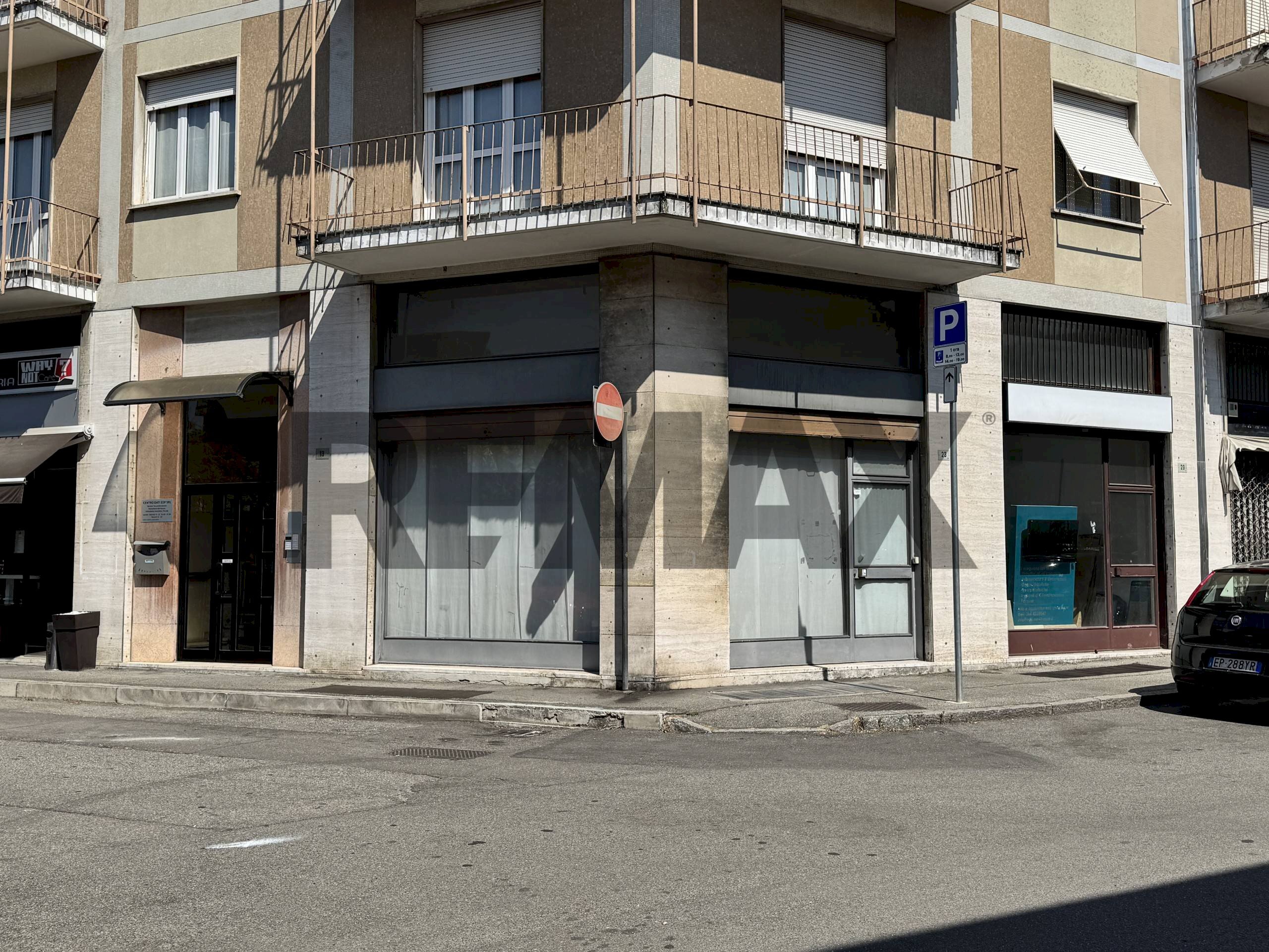 Edificio all\'aperto - Negozio via Pisacane
 
23/A, Busto Arsizio - foto 1