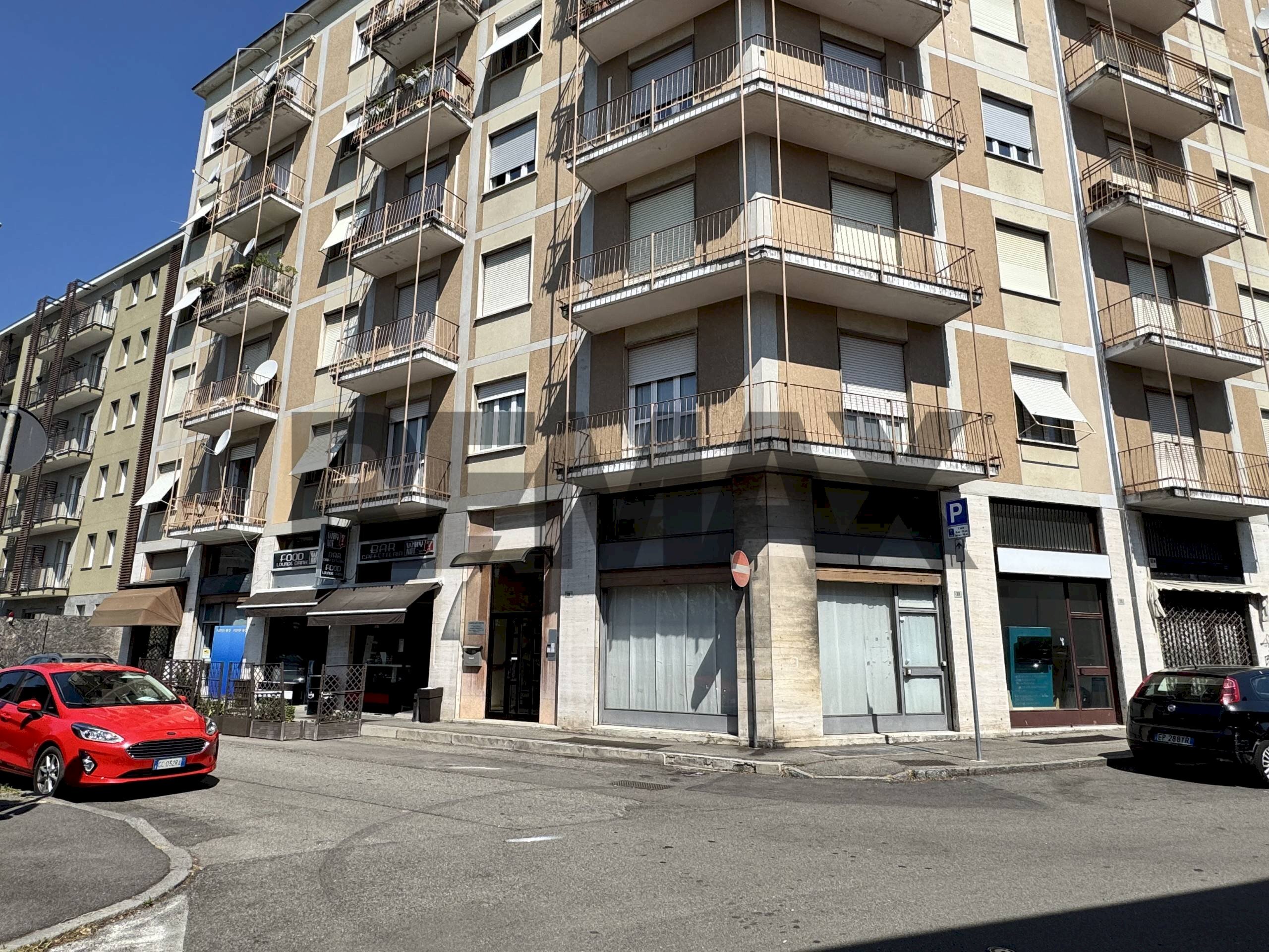 Edificio all\'aperto - Negozio via Pisacane
 
23/A, Busto Arsizio - foto 2