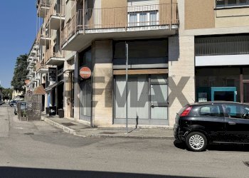 Edificio all\'aperto - Shop via Pisacane
23/A, Busto Arsizio - photo 3
