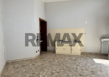 Camera / camera da letto - Shop via Pisacane
23/A, Busto Arsizio - photo 8