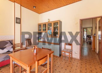 Sala da pranzo - Four-room apartment via Guido De Ruggero
 
140, Vittoria - photo 1