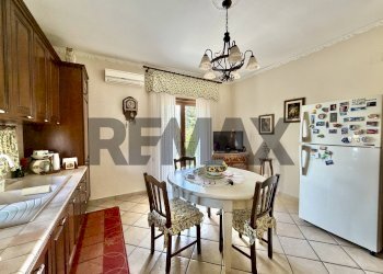 Sala da pranzo - Villa TRAVERSA III CESARE PAVESE
 
64, Mugnano di Napoli - photo 19