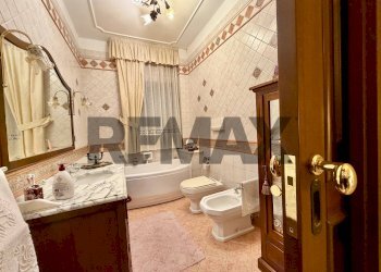 Bagno - Villa TRAVERSA III CESARE PAVESE
 
64, Mugnano di Napoli - photo 31