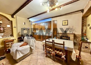 Sala da pranzo - Villa TRAVERSA III CESARE PAVESE
 
64, Mugnano di Napoli - photo 58