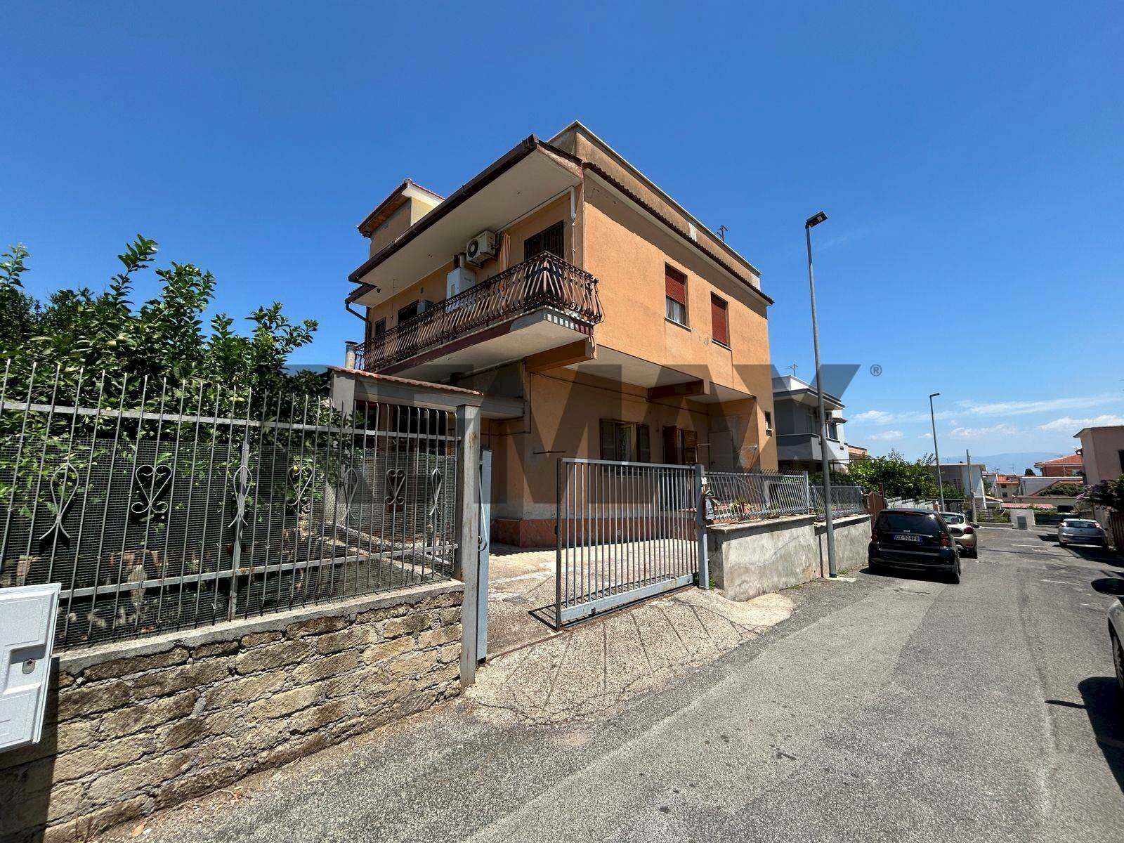 Casa all\'aperto - Trilocale via Alfonso La Marmora
 
7, Aprilia - foto 1