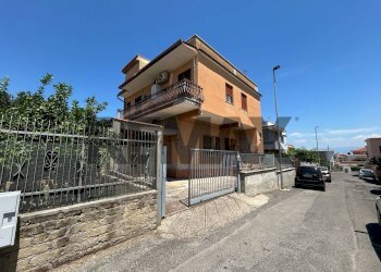 Casa all\'aperto - Trilocale via Alfonso La Marmora
 
7, Aprilia - foto 1