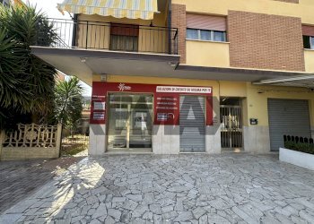 Edificio all\'aperto - Locale Commerciale Via Delle Margherite
231, Aprilia - foto 1