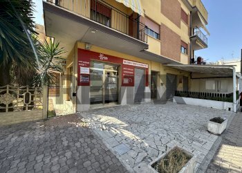 Edificio all\'aperto - Locale Commerciale Via Delle Margherite
231, Aprilia - foto 2
