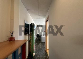 Hall / corridoio - Locale Commerciale Via Delle Margherite
231, Aprilia - foto 10