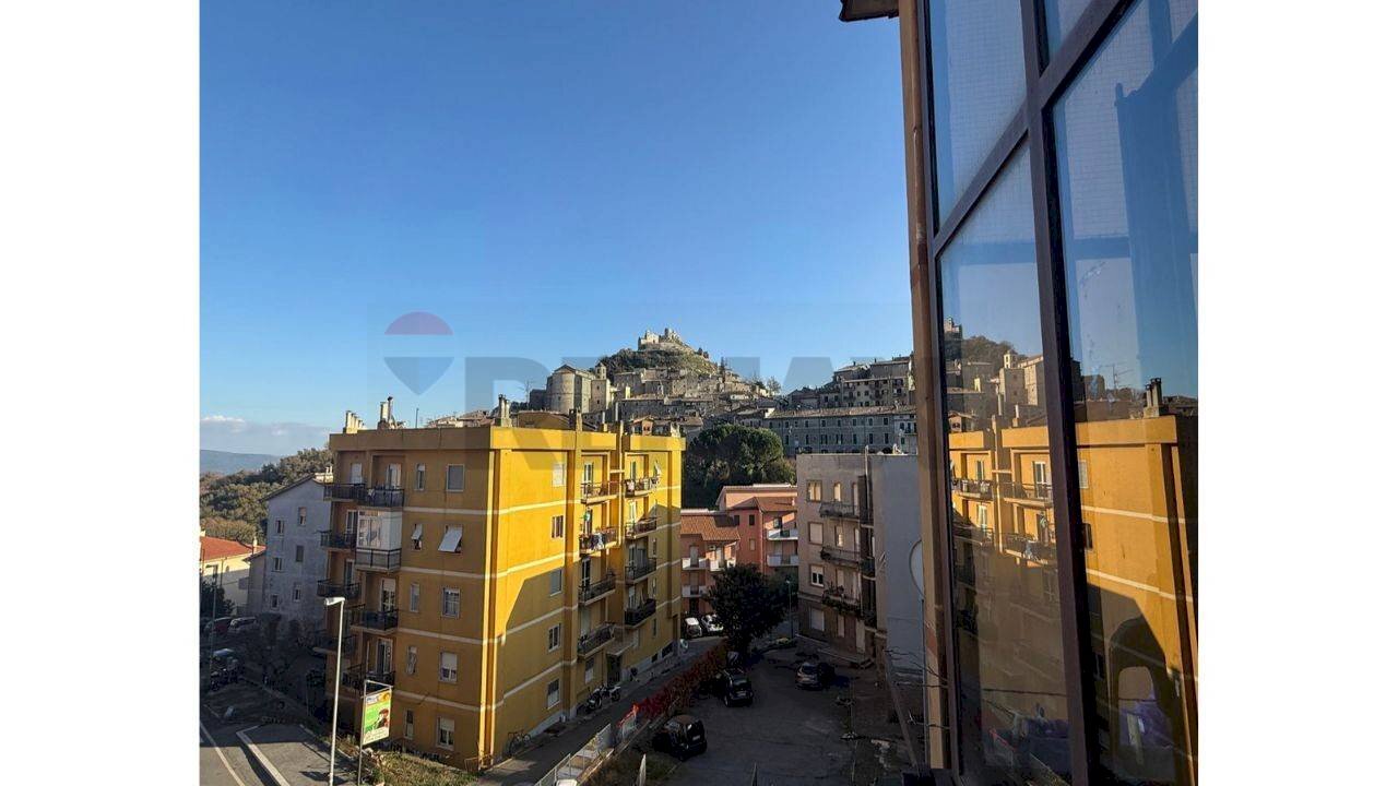Edificio all\'aperto - Quadrilocale Via Braccianese Claudia
31, Tolfa - foto 2