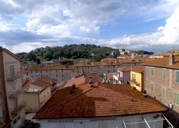 Edificio all\'aperto - Trilocale Via Alessandro Volta
13, Monte Romano - foto 1