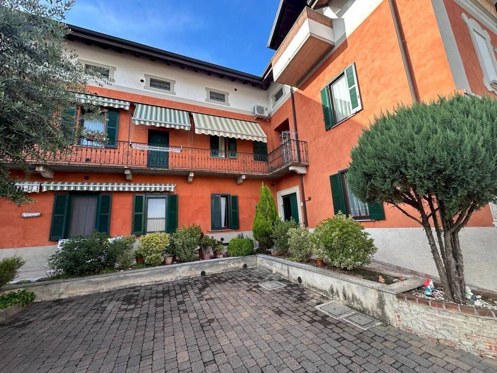 Facciata - Three-room apartment via 25 Luglio, 6, Fagnano Olona - photo 1