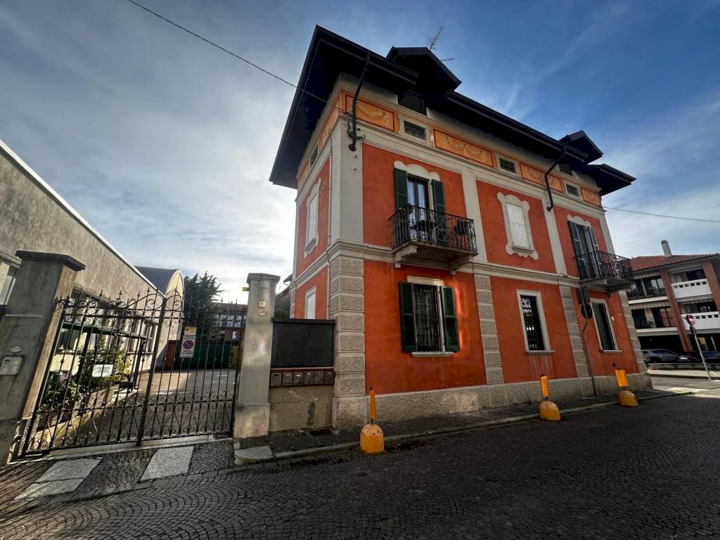 Facciata - Trilocale via 25 Luglio, 6, Fagnano Olona - foto 2