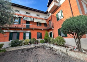 Facciata - Three-room apartment via 25 Luglio, 6, Fagnano Olona - photo 1