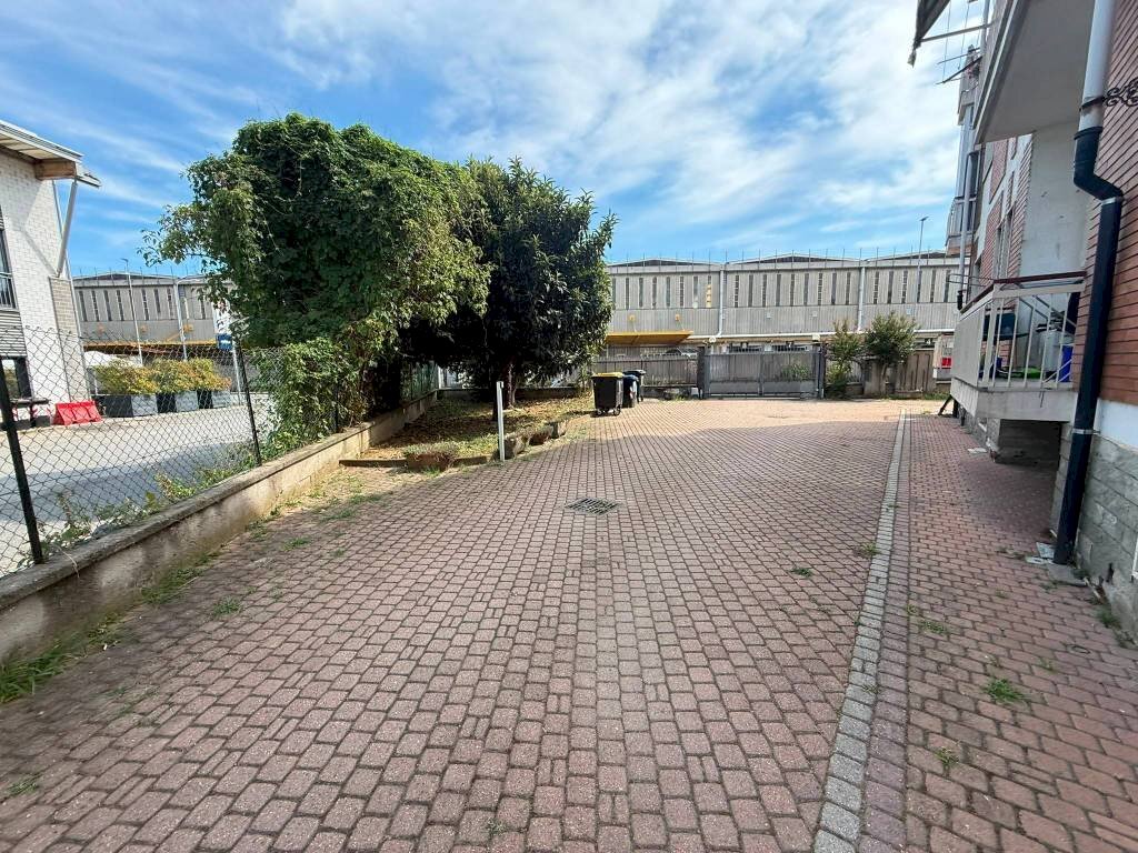Cortile interno - Two-room apartment via Leinì, 112, Settimo Torinese - photo 2