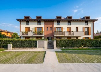 Facciata - Three-room apartment via Monte S. Martino, 21, Tradate - photo 1