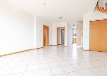 Salone - Three-room apartment via Monte S. Martino, 21, Tradate - photo 6