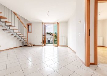 Salone - Three-room apartment via Monte S. Martino, 21, Tradate - photo 8