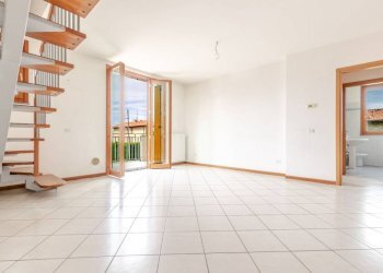 Cucina - Three-room apartment via Monte S. Martino, 21, Tradate - photo 9